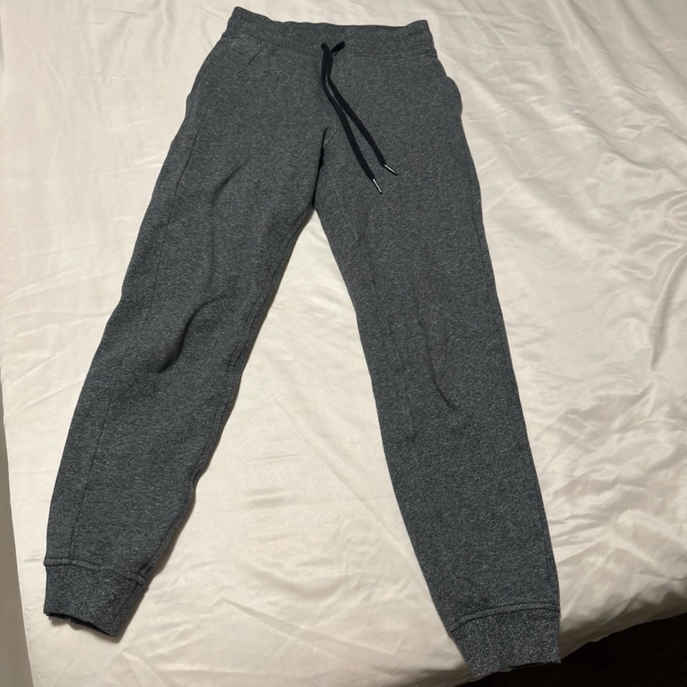 Lululemon Scuba Joggers Size 4 in dark grey
